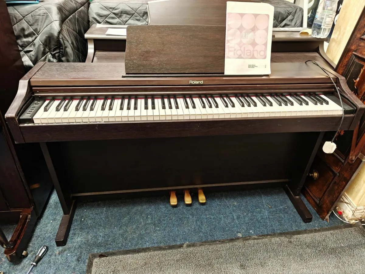 Roland rp 101 Digital Piano - Image 2