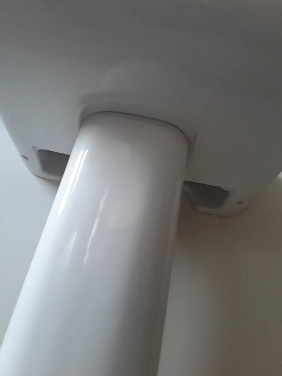 Sink pedestal and mixed tap - Image 3