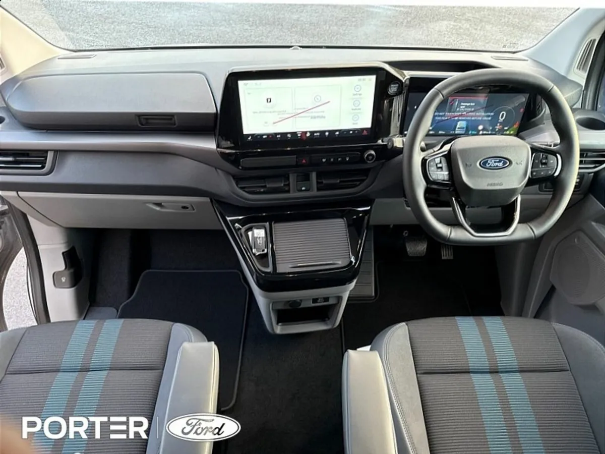 Ford Transit Custom SPORT PHEV CREW CAB - Image 3