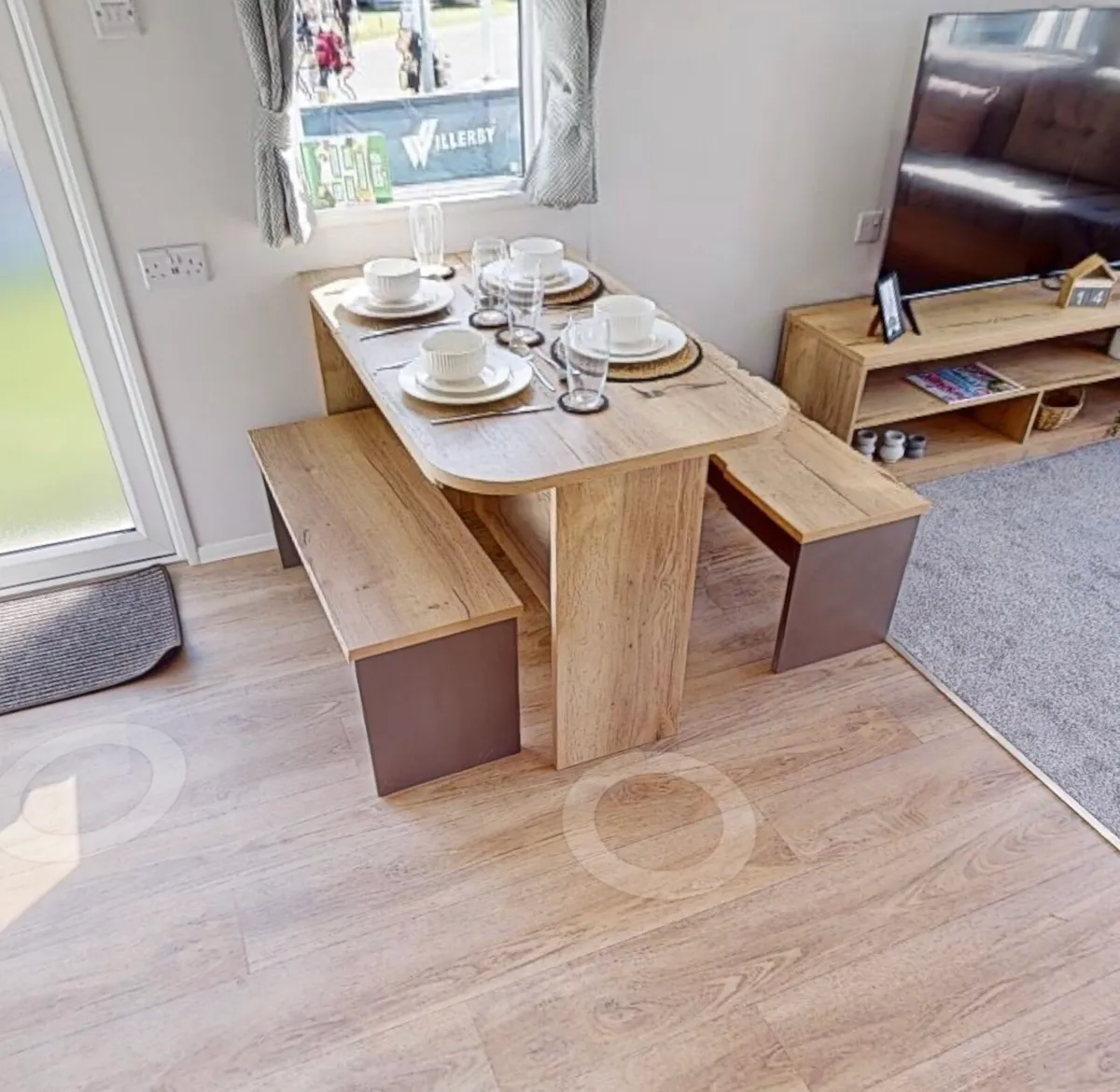 Mobile home table and benches - Image 3