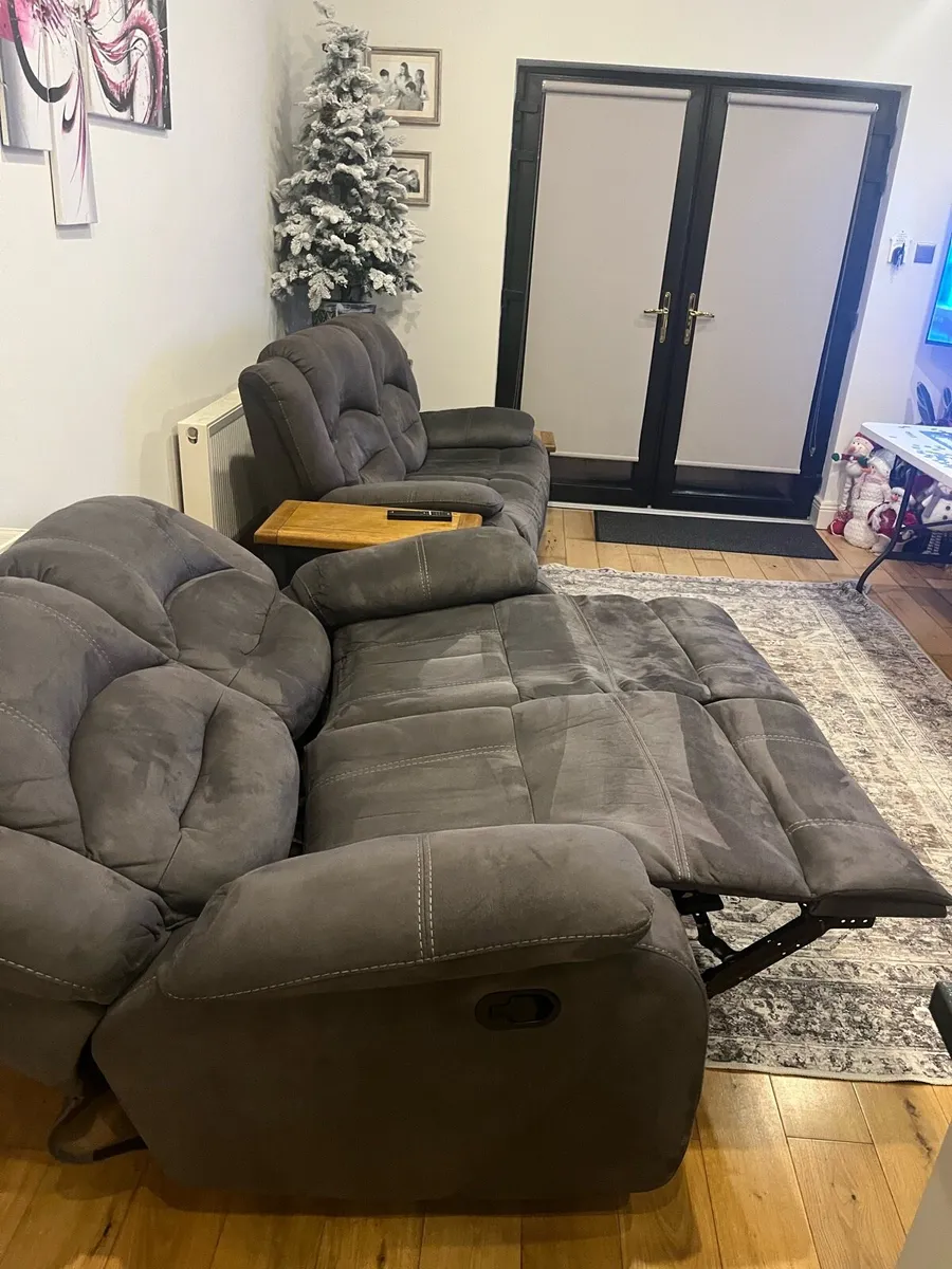 2 x 2 seater full recliners - Image 2
