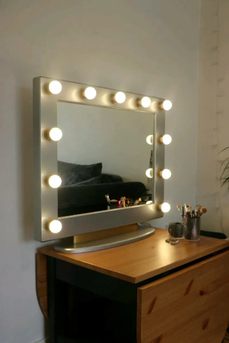 Hollywood Mirror - Image 2