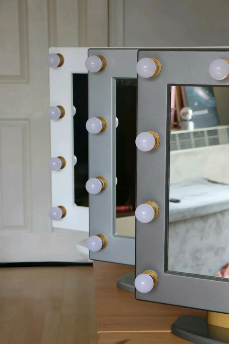 Hollywood Mirror - Image 4