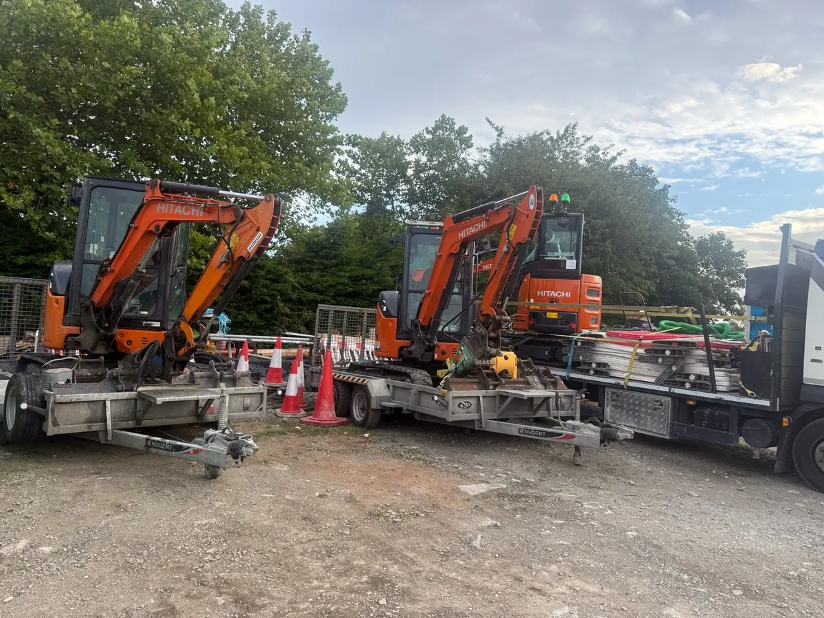 2.6t hitachi hire with breaker