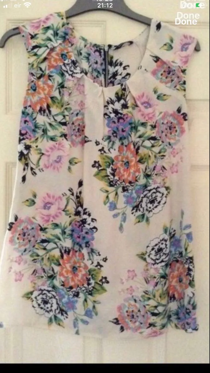 Ladies stunning top size 10 €5 - Image 1