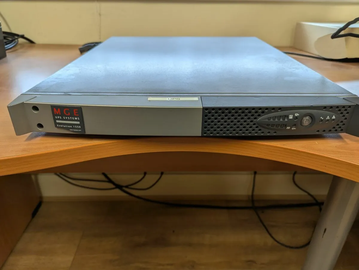 MGE Evolution 1550 UPS - Image 1