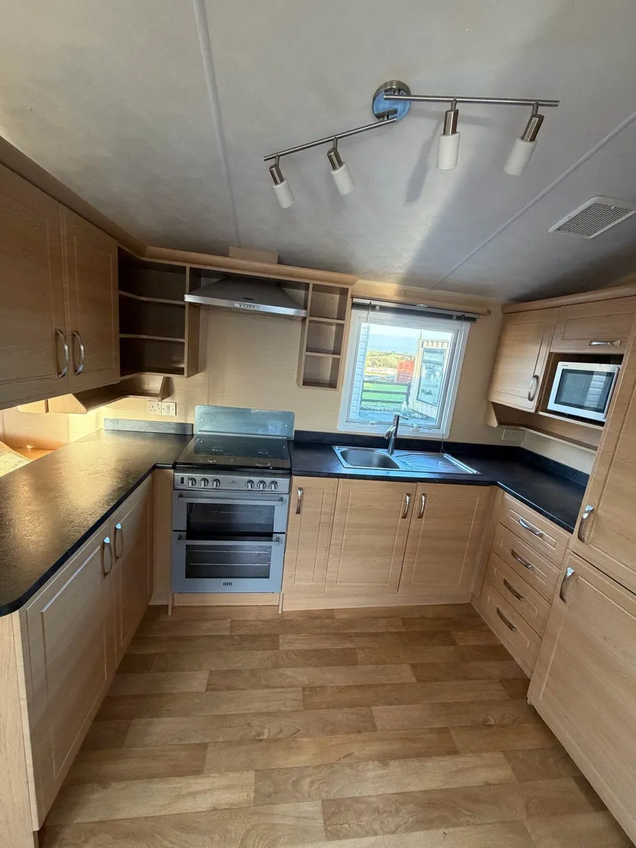 Willerby Granada XL 38 x 12 x 2 Bedroom - Image 4