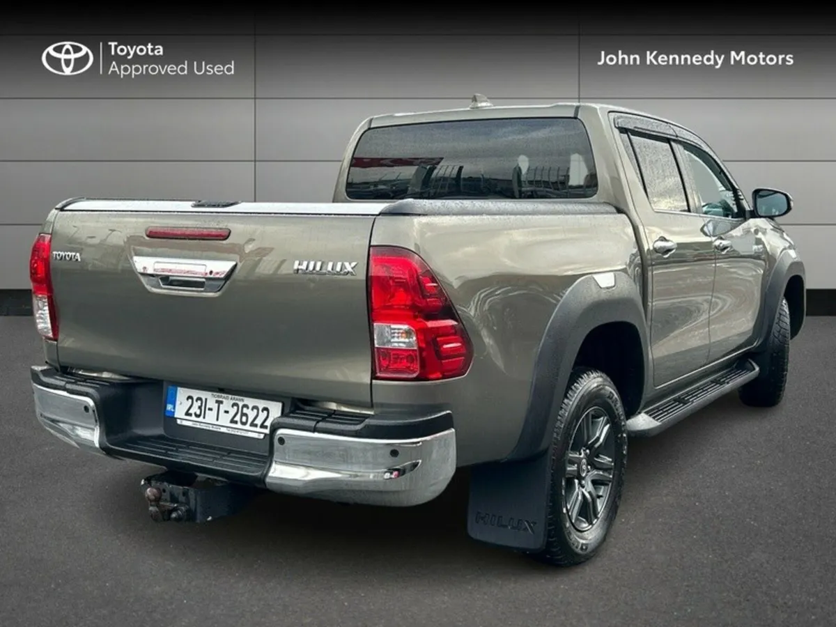 Toyota Hilux 2.4 SR5 DOUBLE CAB 4DR - Image 2