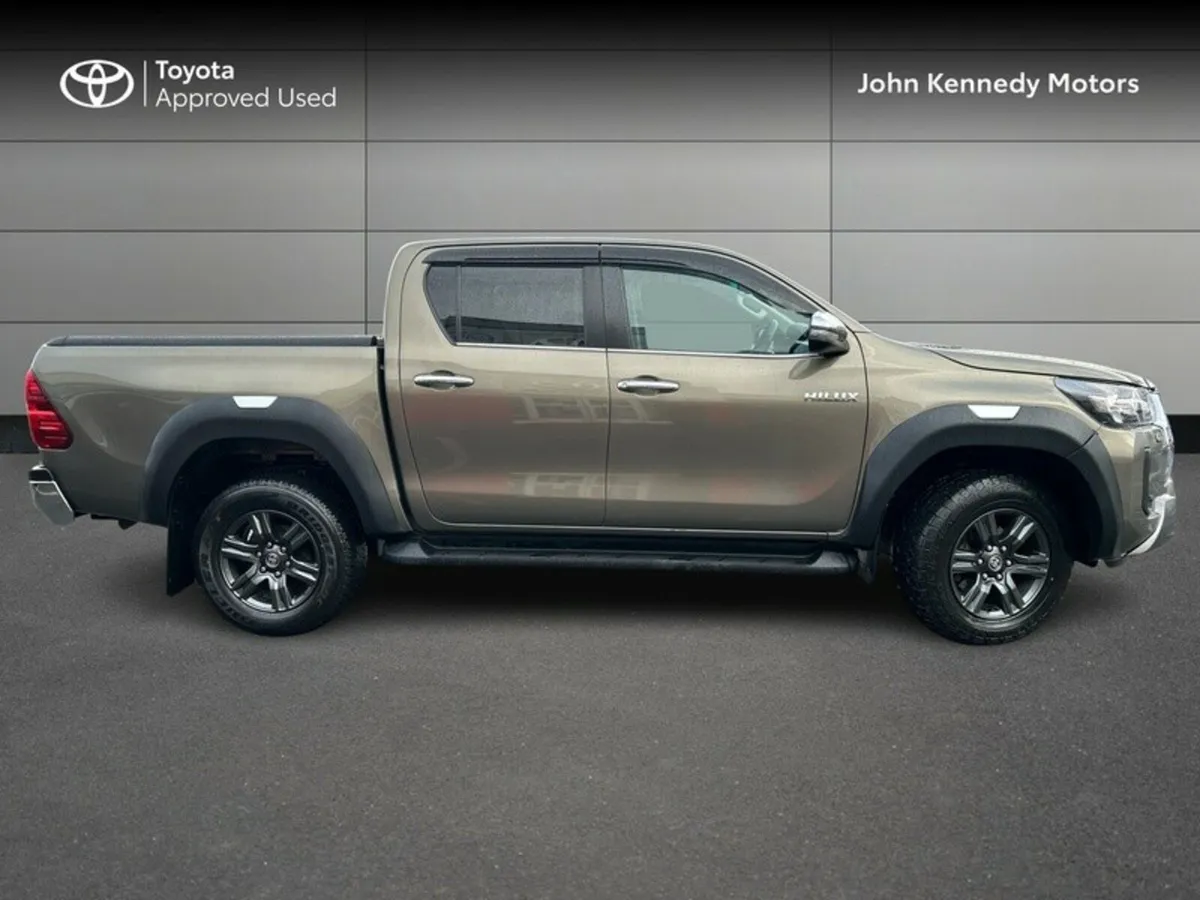 Toyota Hilux 2.4 SR5 DOUBLE CAB 4DR - Image 3