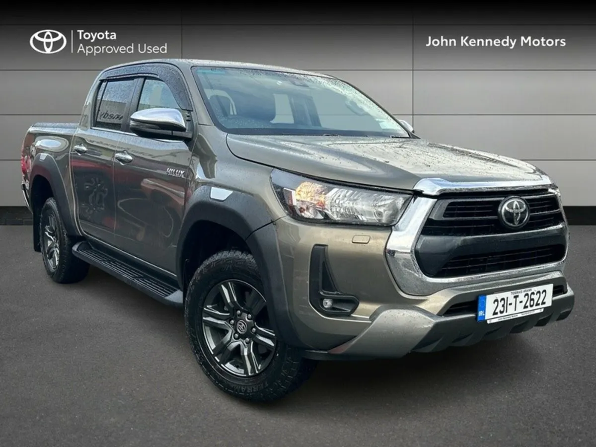 Toyota Hilux 2.4 SR5 DOUBLE CAB 4DR - Image 1