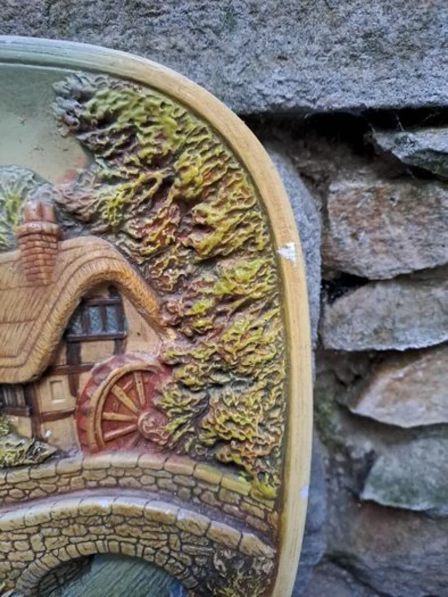 Vintage 3D wall plate Cottage by the River - Image 4