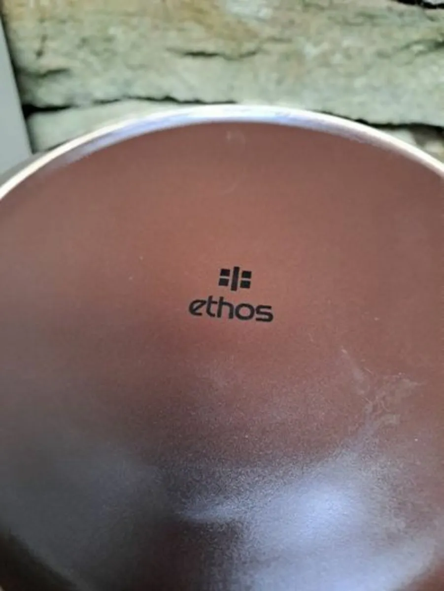 5 Ethos dinner Plates chocolate and cream - Image 4