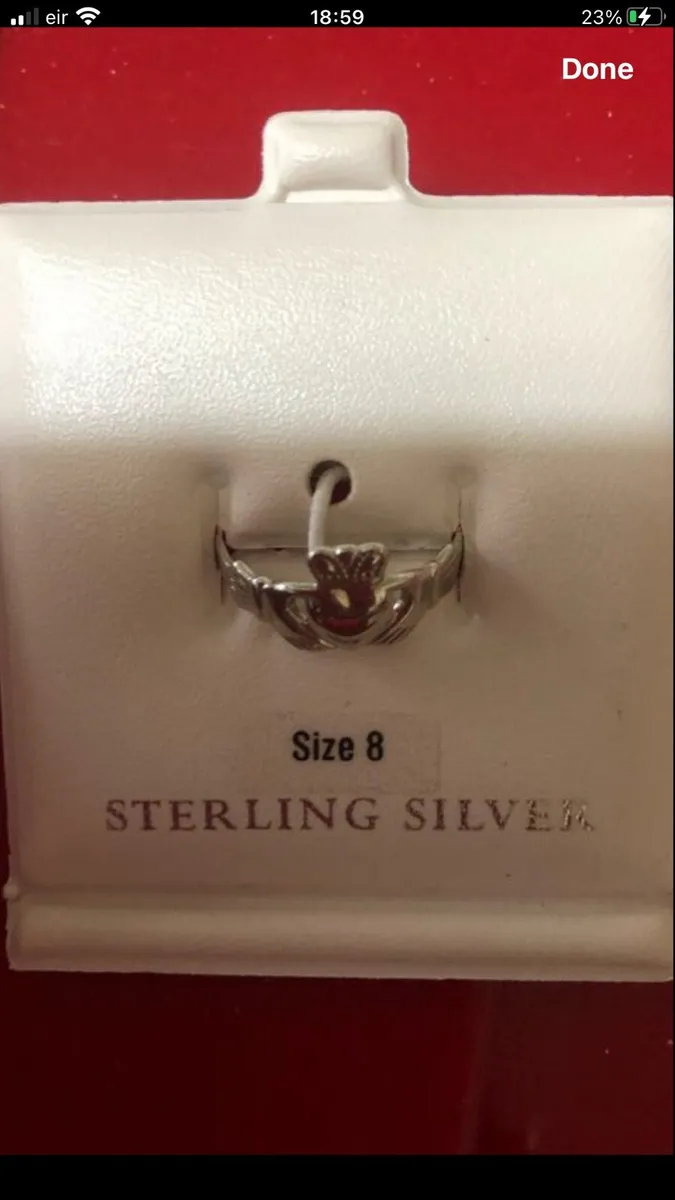 Ladies sliver claddagh ring size 8 €25 - Image 1