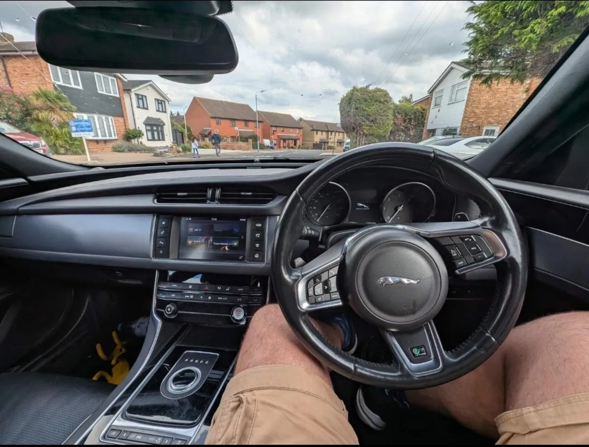 JAGUAR XF - Image 4