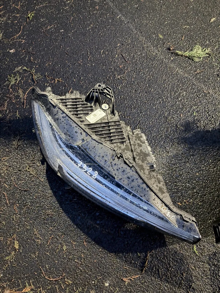 Volvo XC60 HEADLIGHTS - Image 3