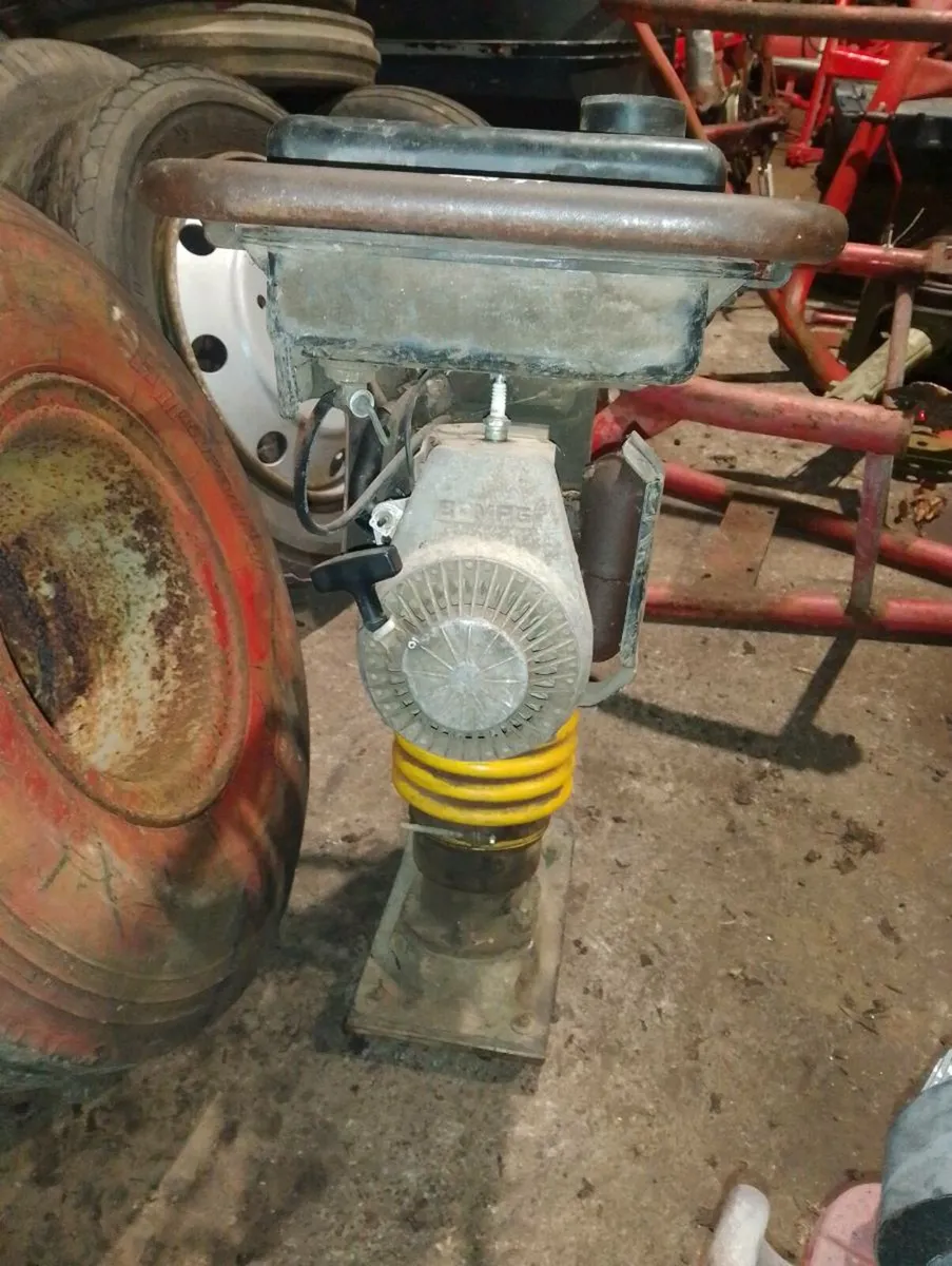 BomagWacker plate - Image 1