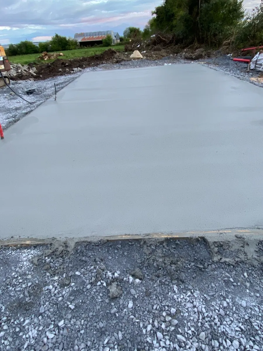 Groundwork/3 tone digger - Image 1