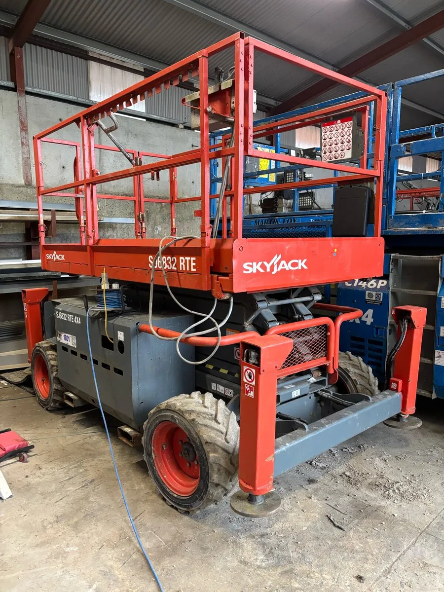 Scissor lift - Image 1