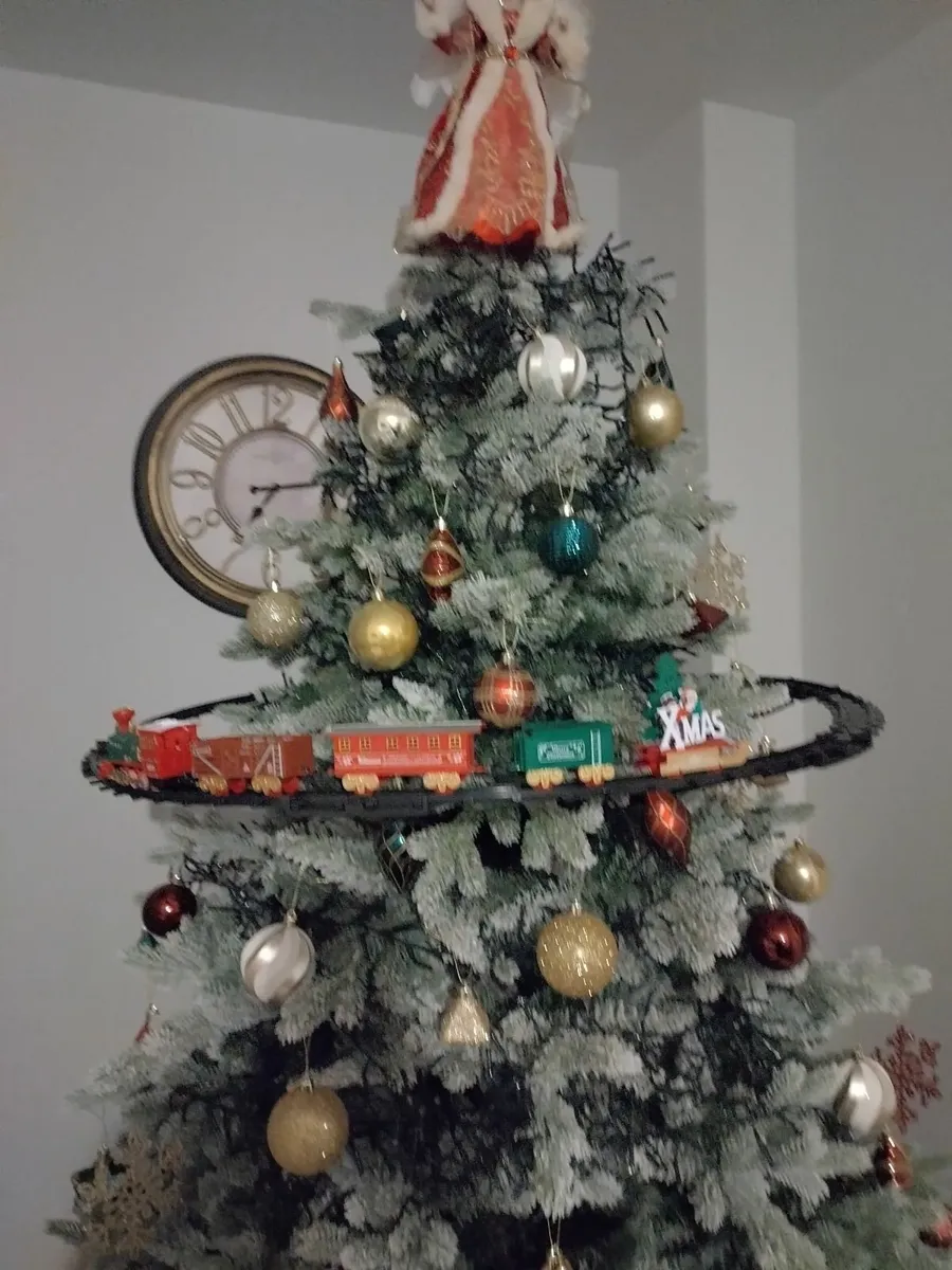 Brand new artificial eight foot White Christmas tr - Image 2