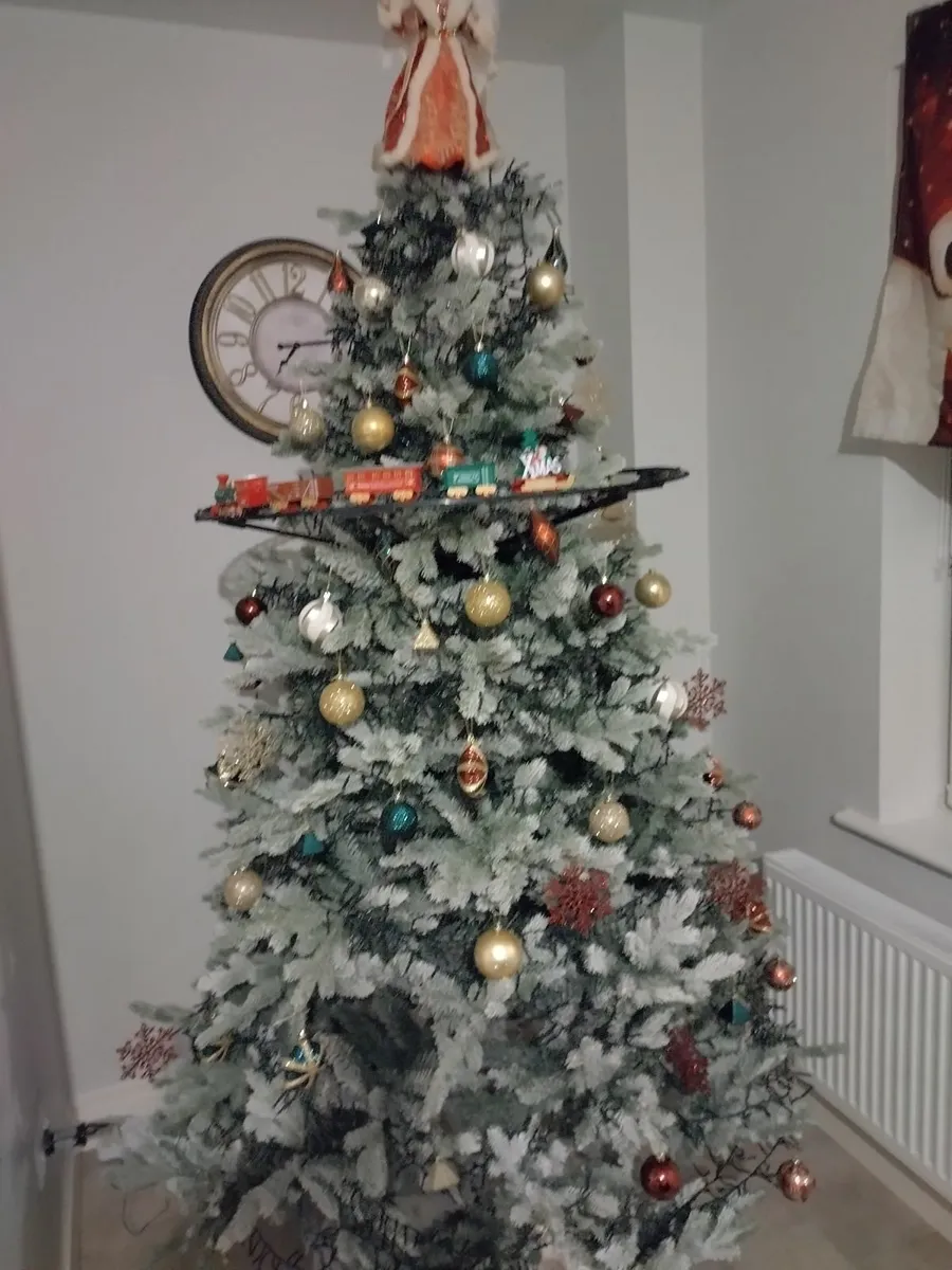 Brand new artificial eight foot White Christmas tr - Image 3