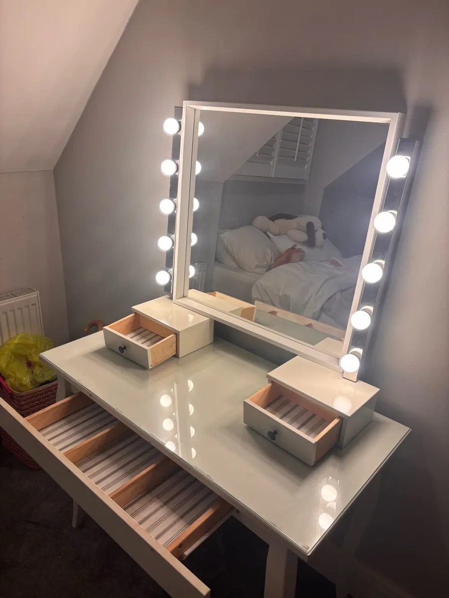 Makeup Vanity - Image 2