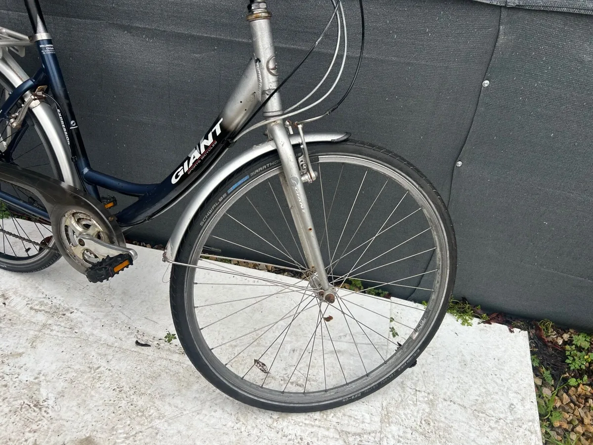 Giant  Hybrid bike❗️Open 7 days of the week ❗️ - Image 2