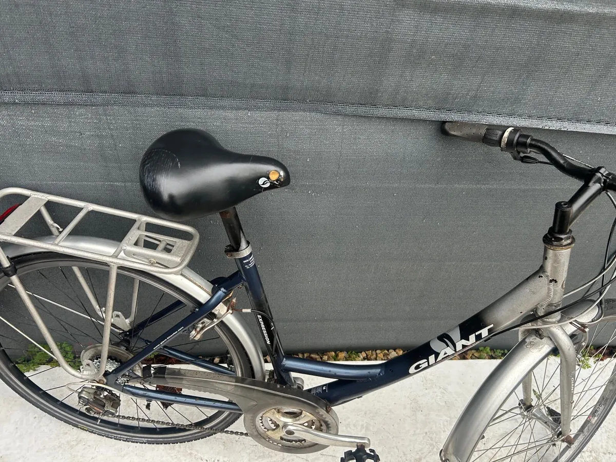 Giant  Hybrid bike❗️Open 7 days of the week ❗️ - Image 4