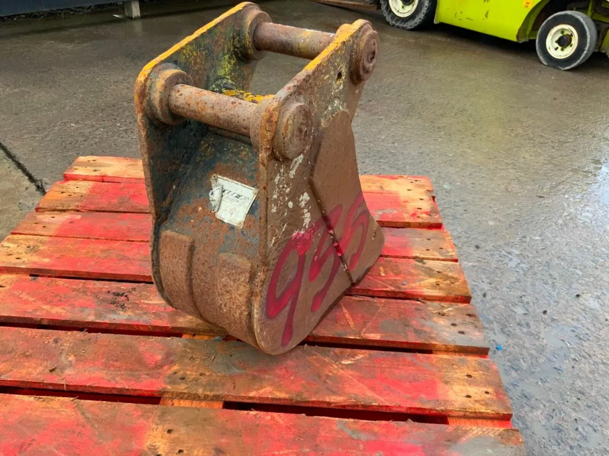 9" MINI DIGGER BUCKET.............40mm PINS....... - Image 4