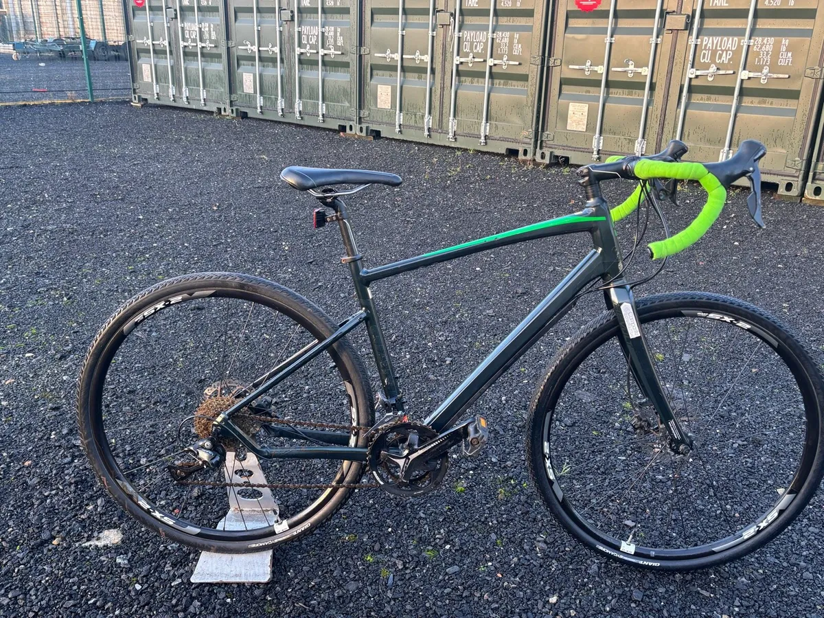 Medium Giant Revolt Gravel Cross Bike - Image 1