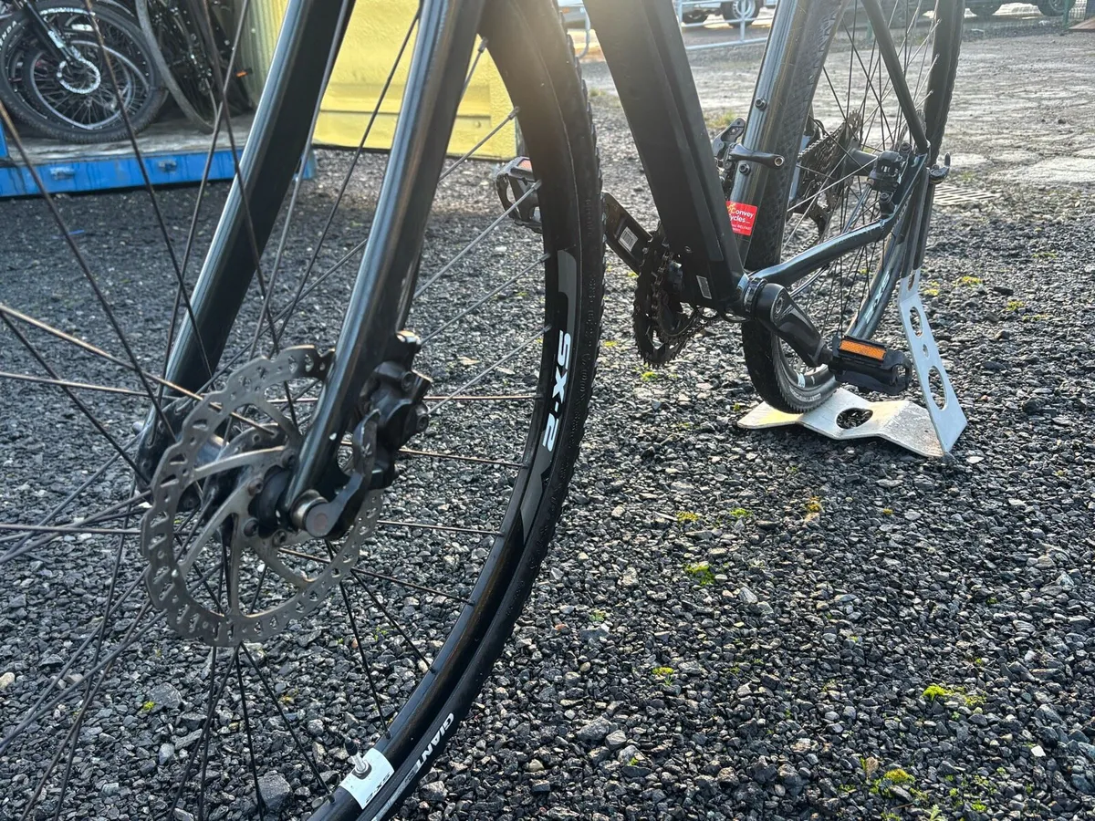 Medium Giant Revolt Gravel Cross Bike - Image 3