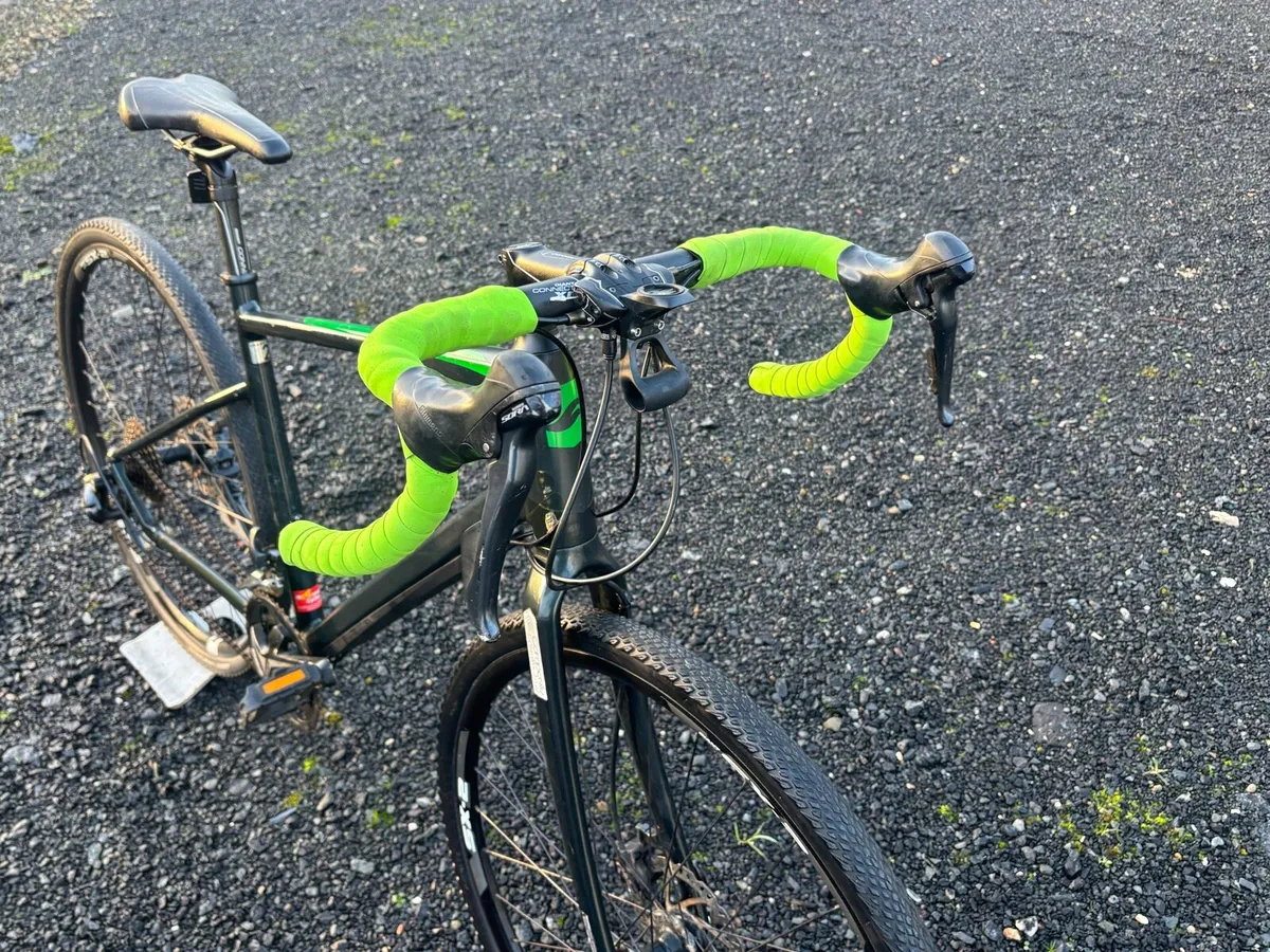 Medium Giant Revolt Gravel Cross Bike - Image 2