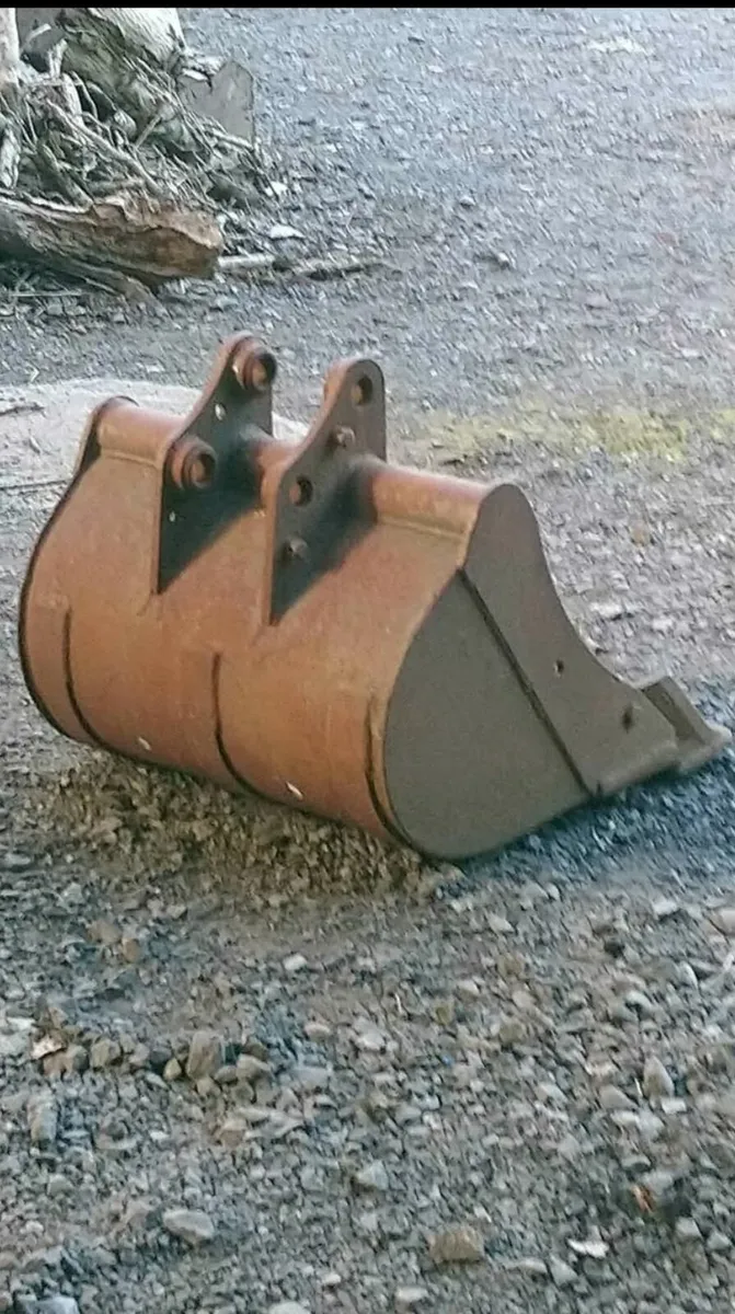 KUBOTA U27 DIGGER BUCKET 35mm pins - Image 2