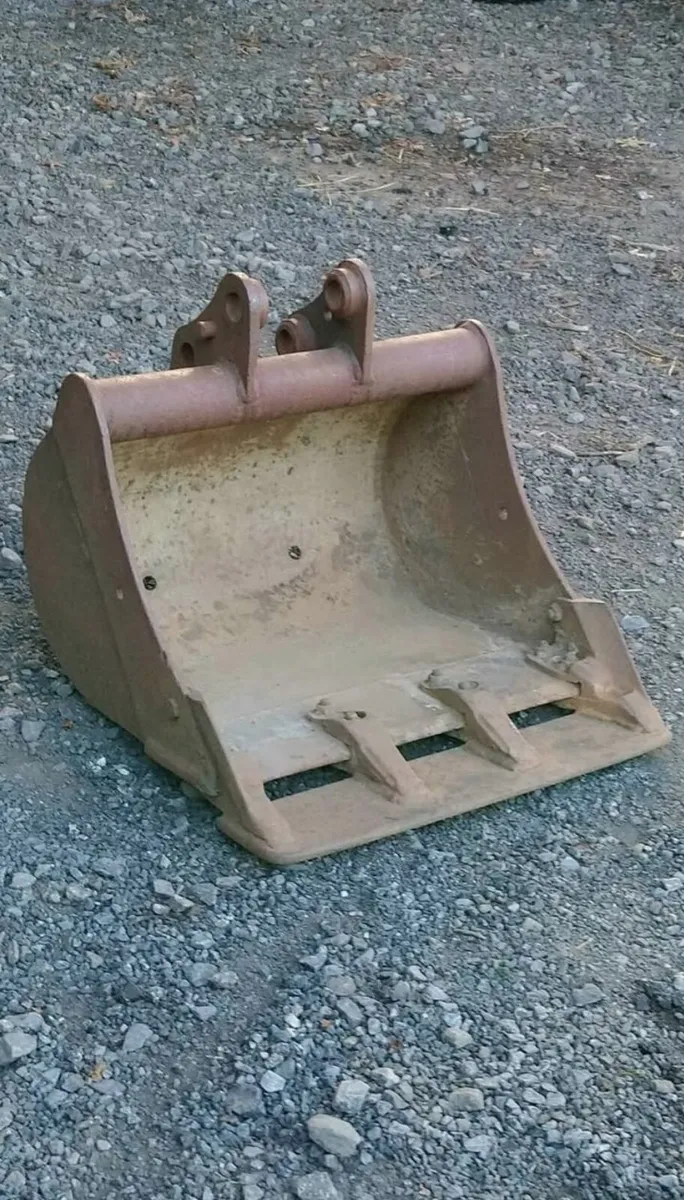 KUBOTA U27 DIGGER BUCKET 35mm pins - Image 1