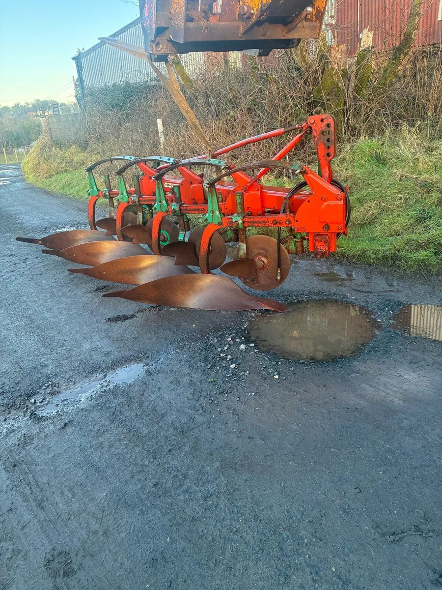 Kverneland 4 furrow spring release plough - Image 3