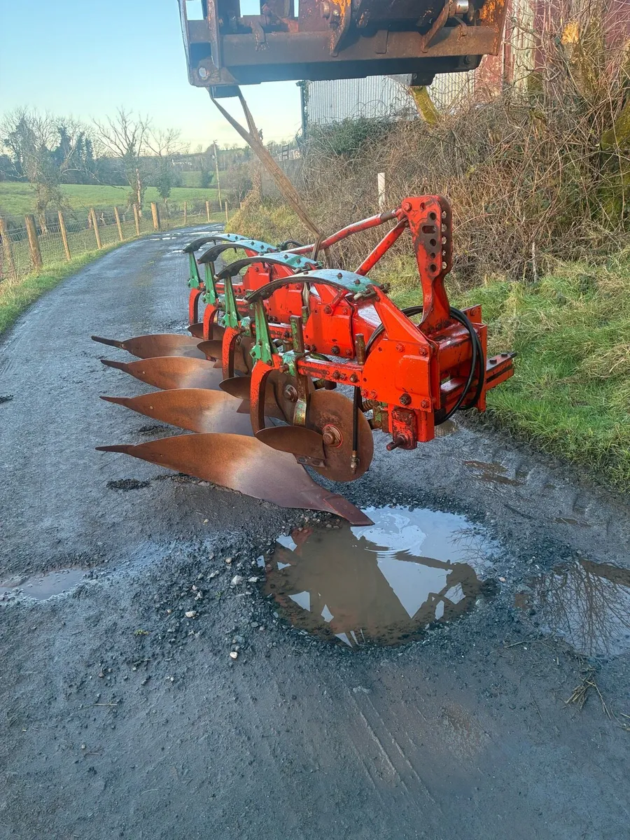 Kverneland 4 furrow spring release plough - Image 2