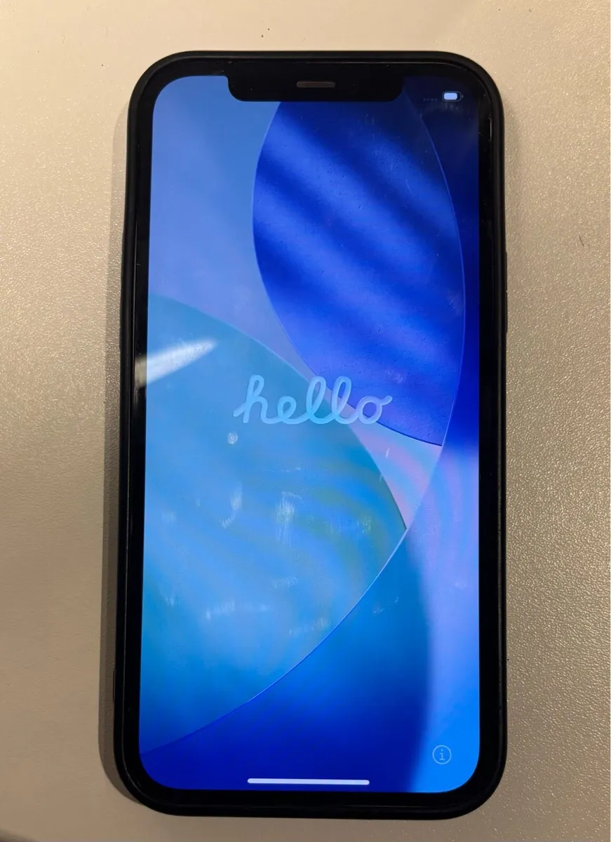 iPhone 11 - Image 1