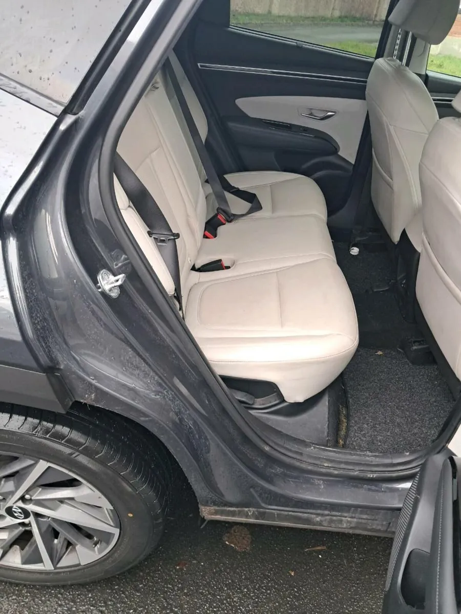 2022 hyundai tuscon diesel executive plus / no dam - Image 2