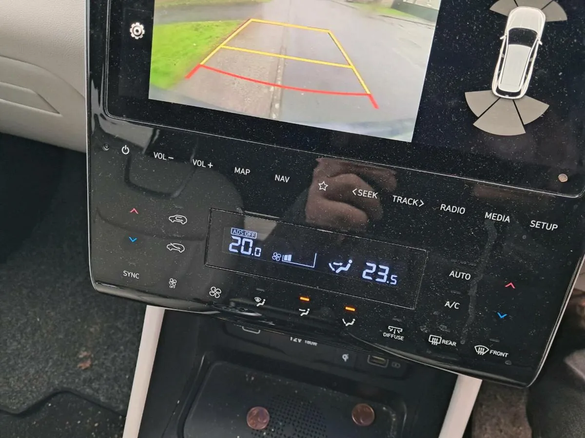 2022 hyundai tuscon diesel executive plus / no dam - Image 3