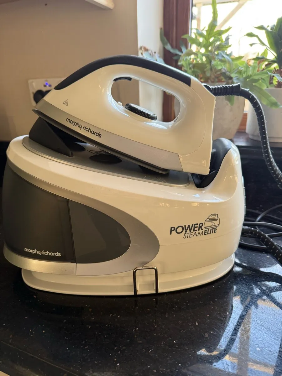 Morphy Richards Power Steam Elite iron - Image 1