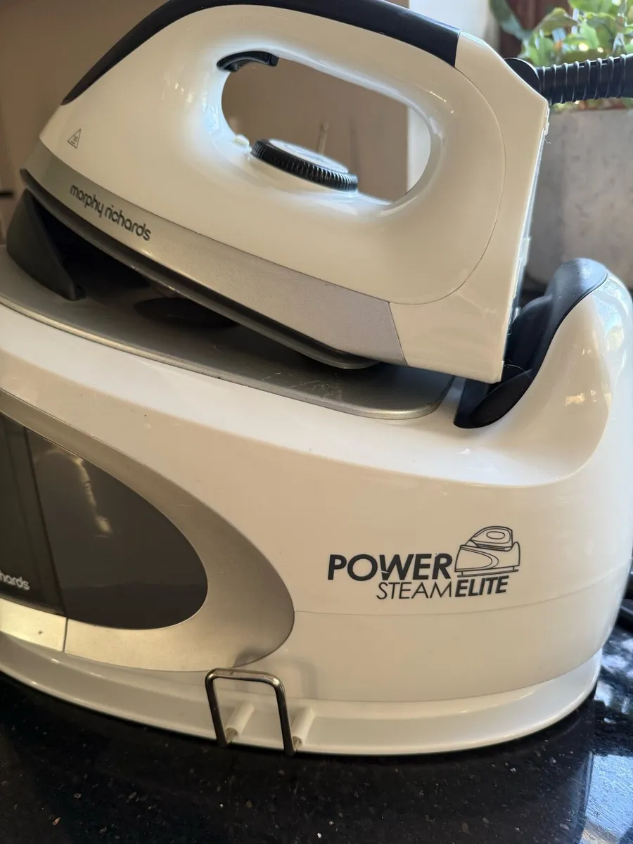 Morphy Richards Power Steam Elite iron - Image 2