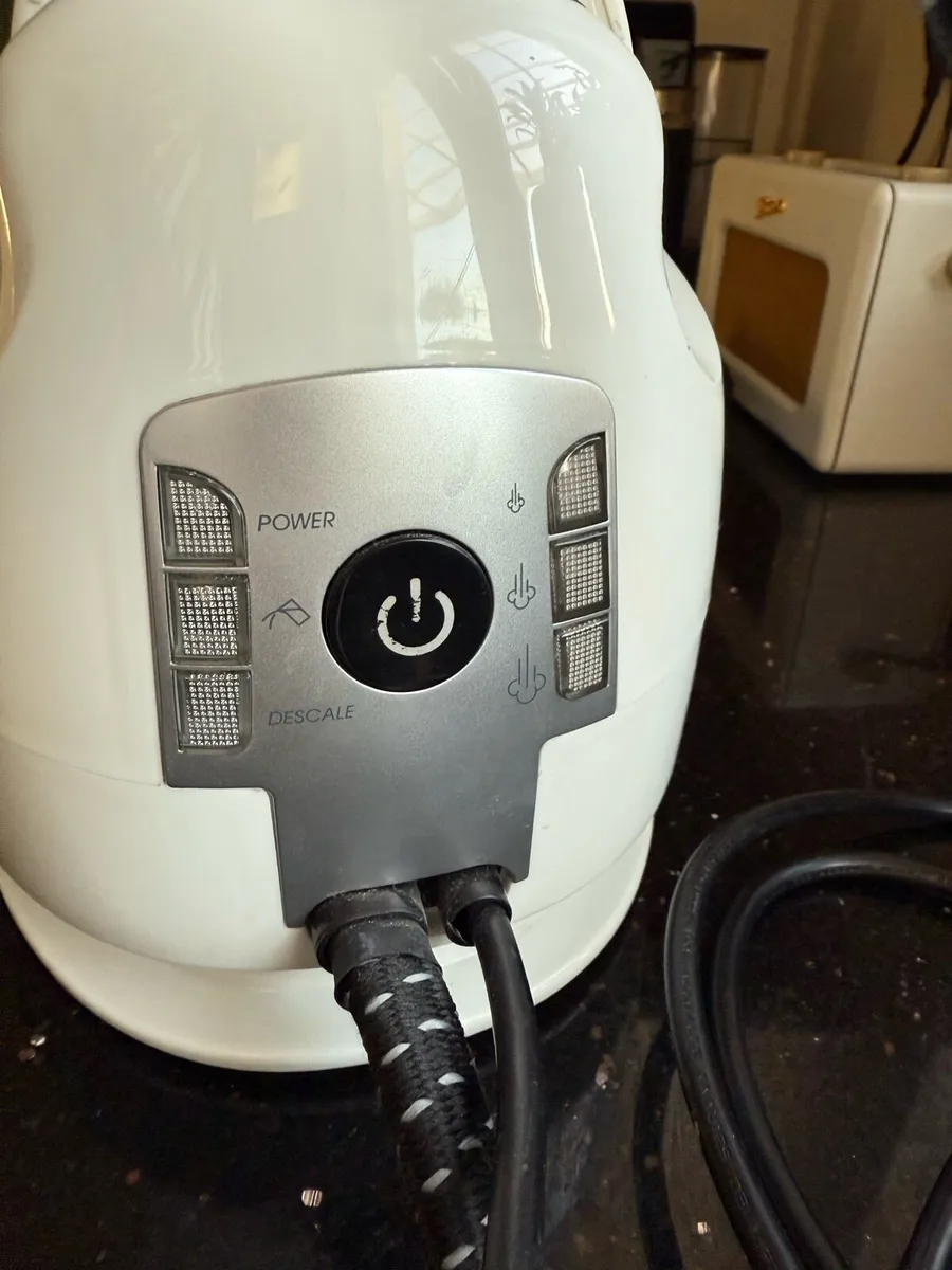Morphy Richards Power Steam Elite iron - Image 4