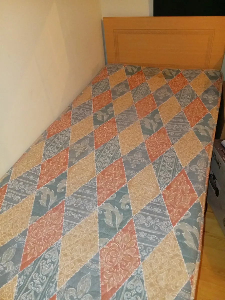 Single bed - Image 1