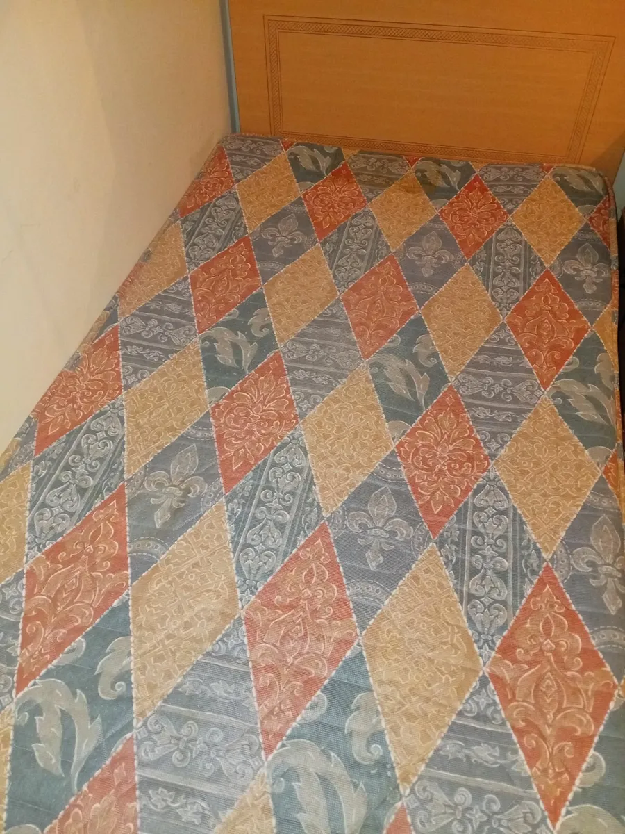 Single bed - Image 2