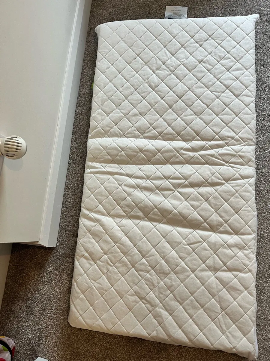 Toddler mattress + shoe rack - Image 1