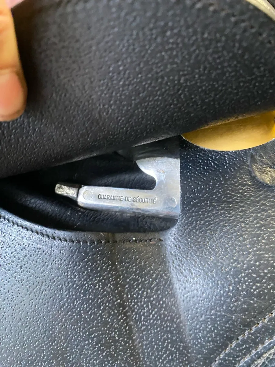 Reflex 17” wide black Leather saddle - Image 2