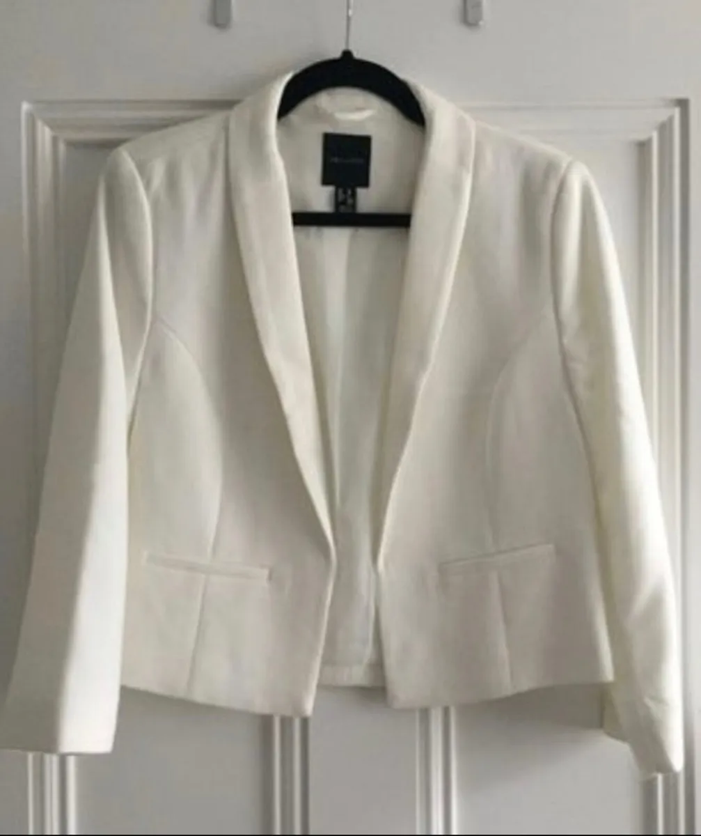 Beautiful Ladies Floral Wrap Dress: Size 10  AS NE - Image 2