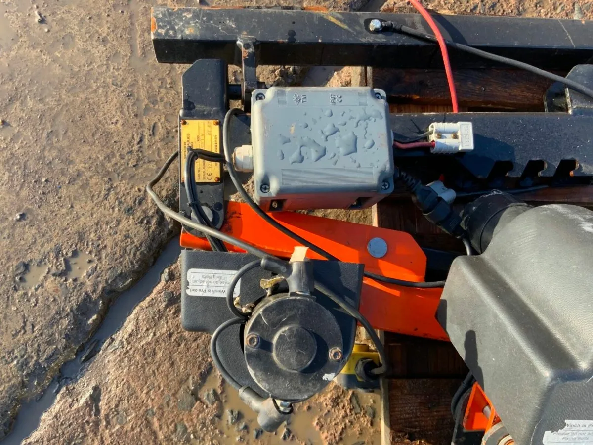 SWINGLIFT LIFTING ARM ATTACHMENT1130 - Image 4