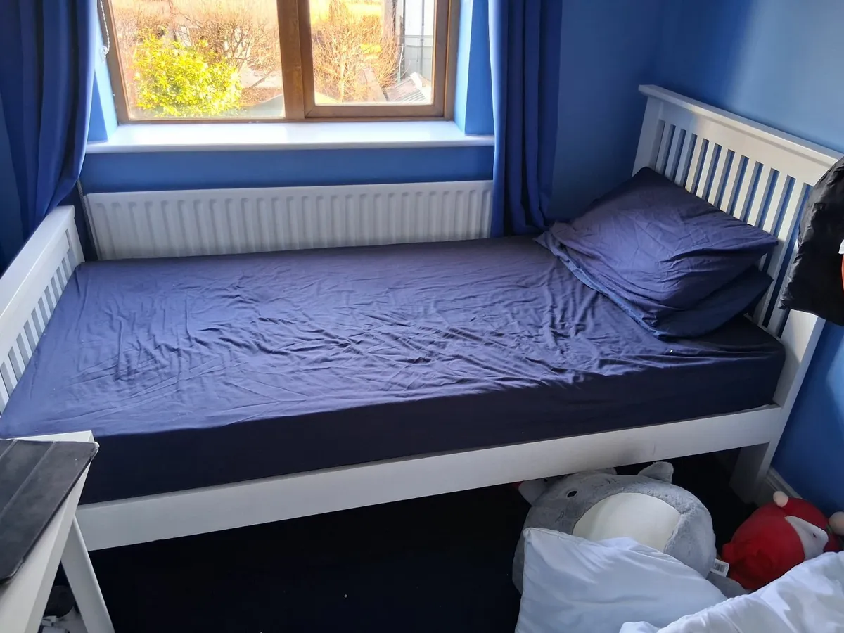 Single bed - Image 2