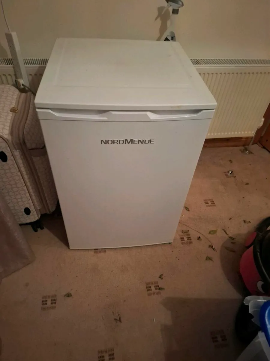 Fridge  under counter - Image 1