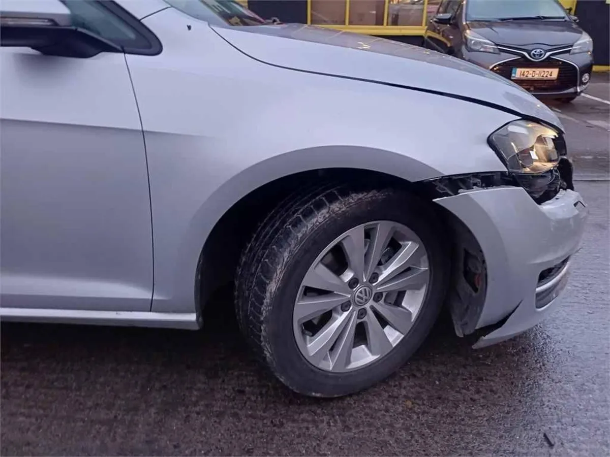 2014 volkswagen Golf 1.4 tsi dsg 112kms - Image 3